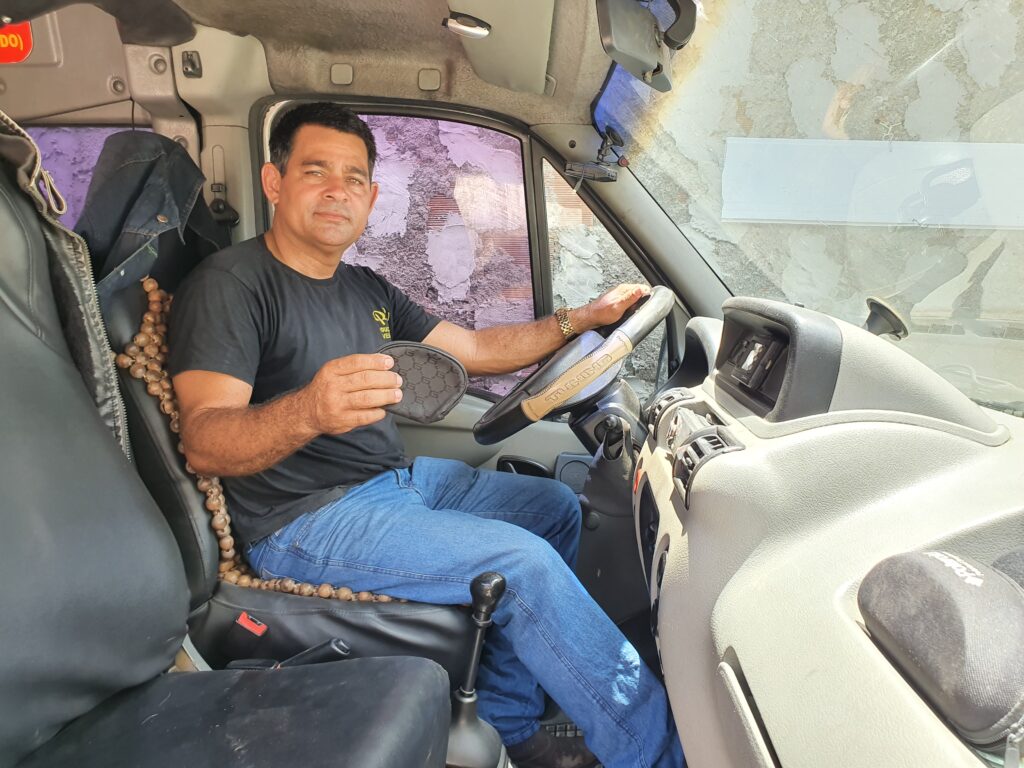 Comerciante dirigia uma Van na época em que encontrou a carteira. Foto: Wagner Oliveira