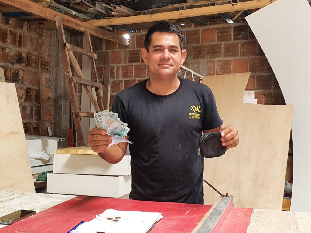 Ricardo Cante espera pelo dono do dinheiro desde 2019. Foto: Wagner Oliveira