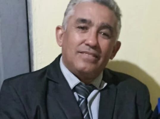 Pastor procura pai que era porteiro no Recife nos anos 1970 e pode ser parente de Lula Almir nasceu em 1973 e nunca conheceu o pai biológico. Foto: Arquivo Pessoal