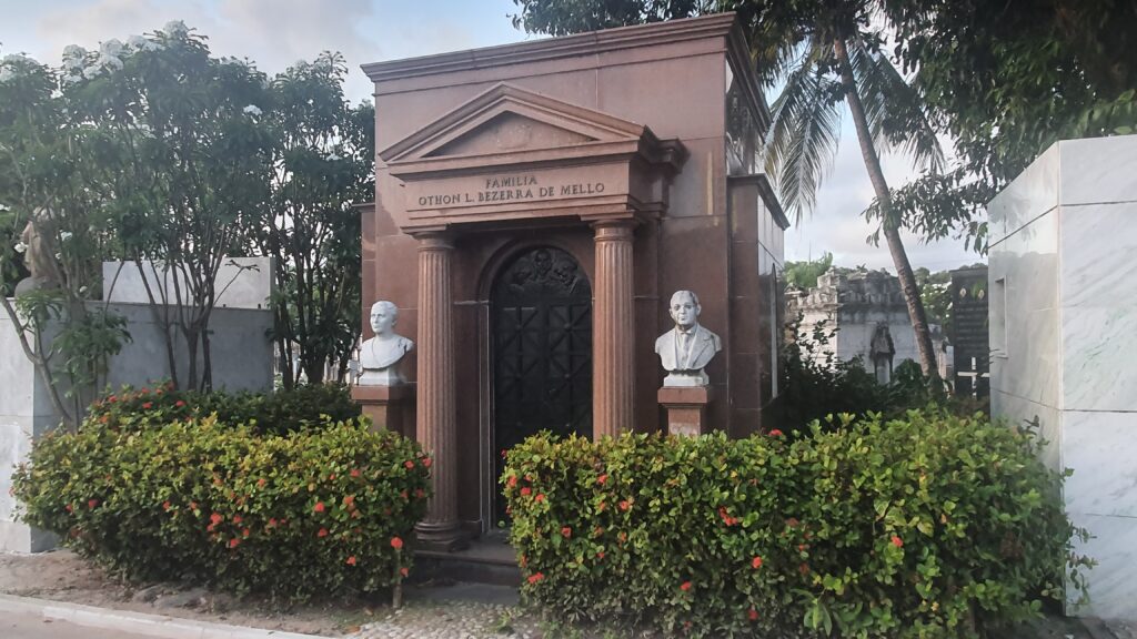 Cemitério de Santo Amaro tem túmulos exuberantes. Foto: Wagner Oliveira