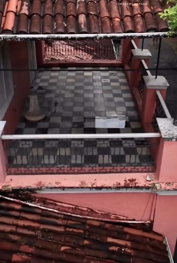 Detalhes do casarão foram captados por um drone. Imagens: @recifeprafrente_
