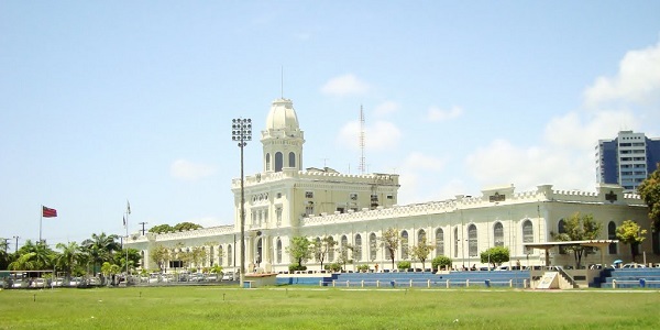 Sede da PMPE funciona no Quartel do Derby desde o ano de 1924. Foto: Site da PMPE